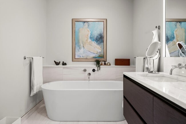 Building Photo - 366 W Superior St