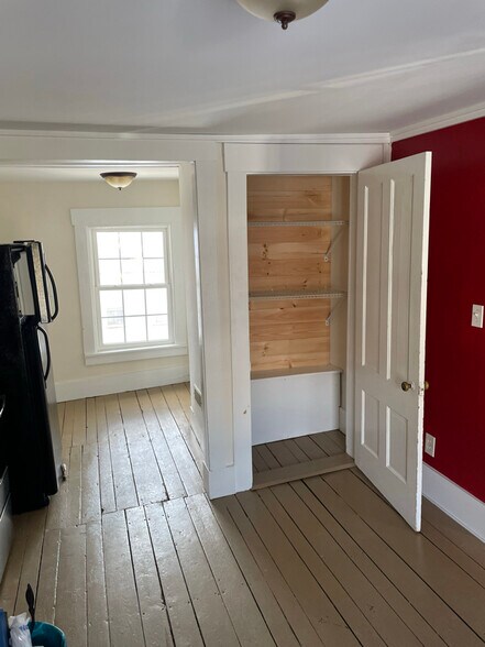 Building Photo - 300 NH-25