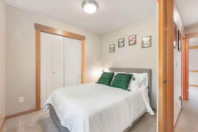 Building Photo - 2025 South Main St