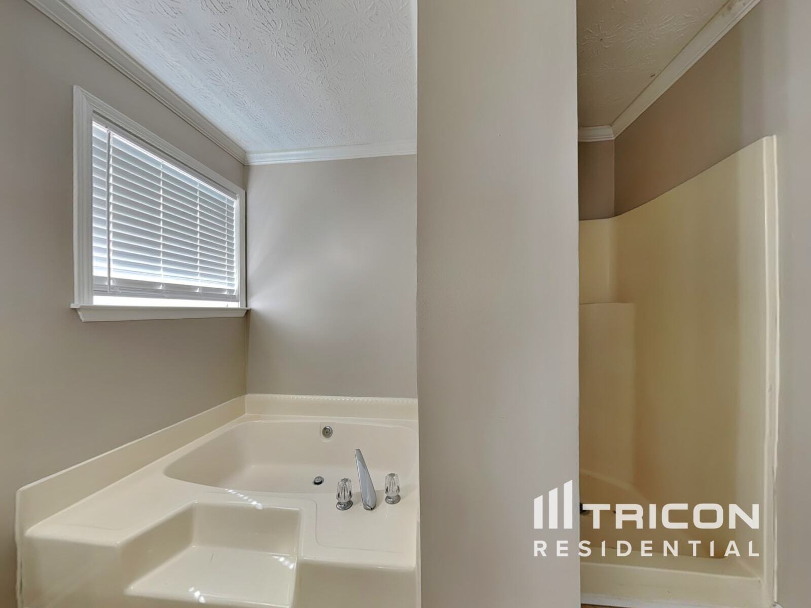 Building Photo - 4684 Woodglen Ct