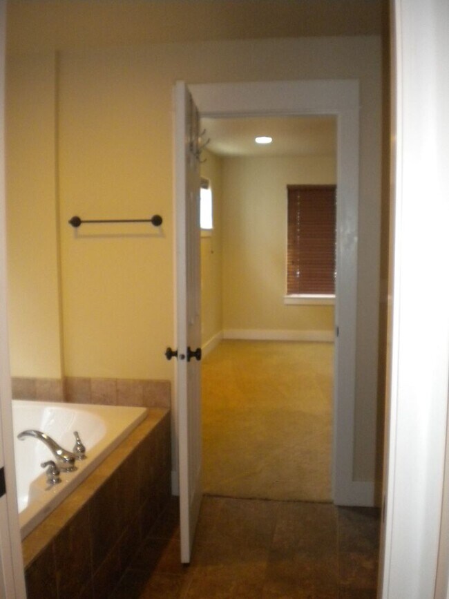 Building Photo - Near Sac Middle school and Morning Star Elem