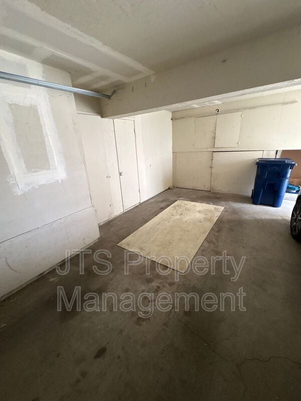 Building Photo - 6436 Bremen Dr