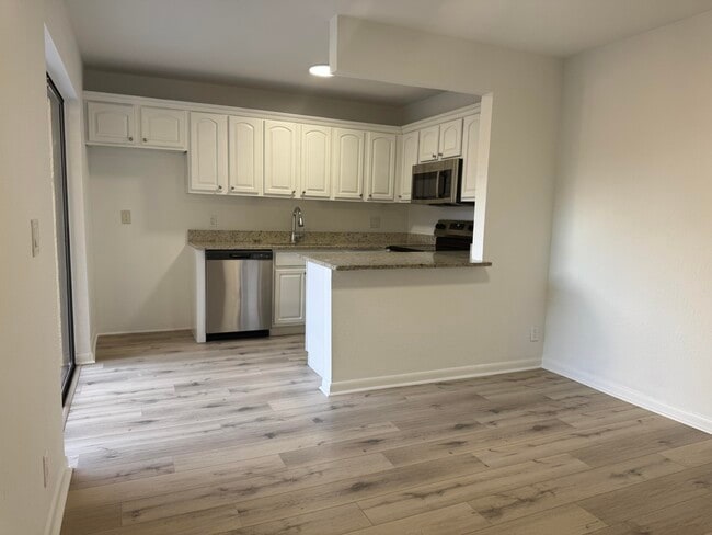 Building Photo - 172 Lake Arbor Dr