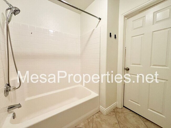 Building Photo - 15091 Brown Ln