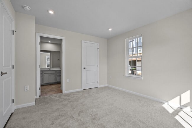 Building Photo - 1509 Newpoint Dr