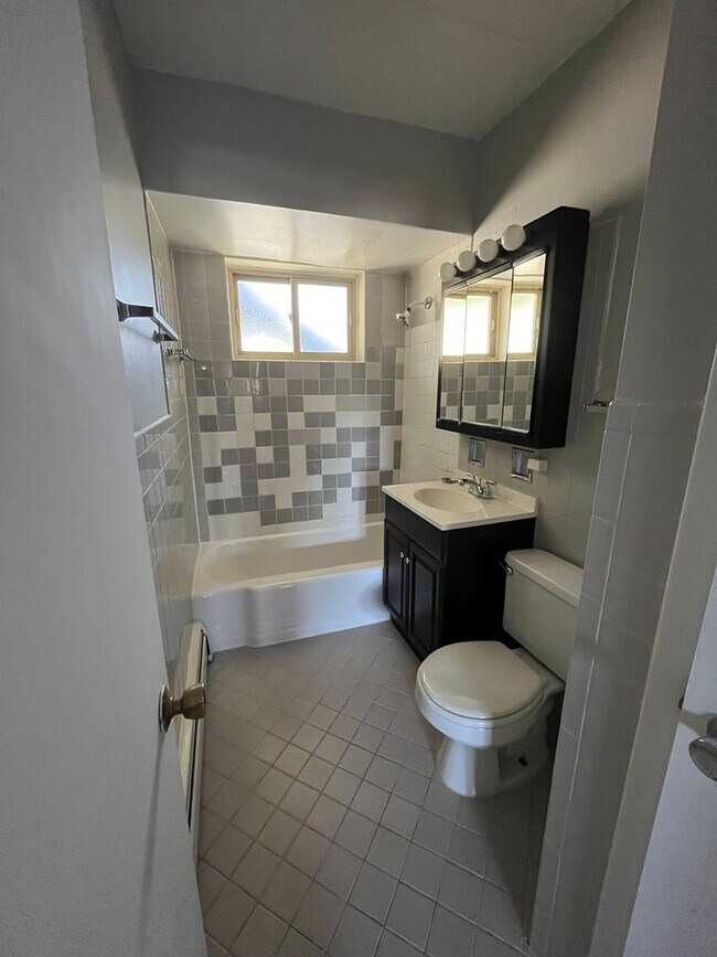Building Photo - Salem Village Apartments LLC