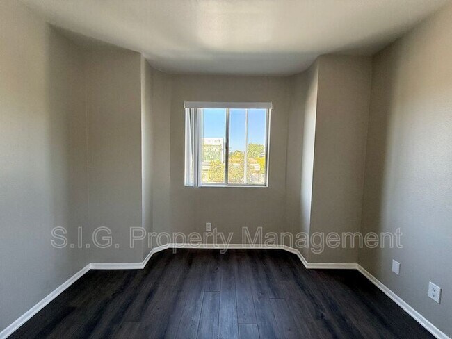 Building Photo - 4500 Laurel Canyon Blvd