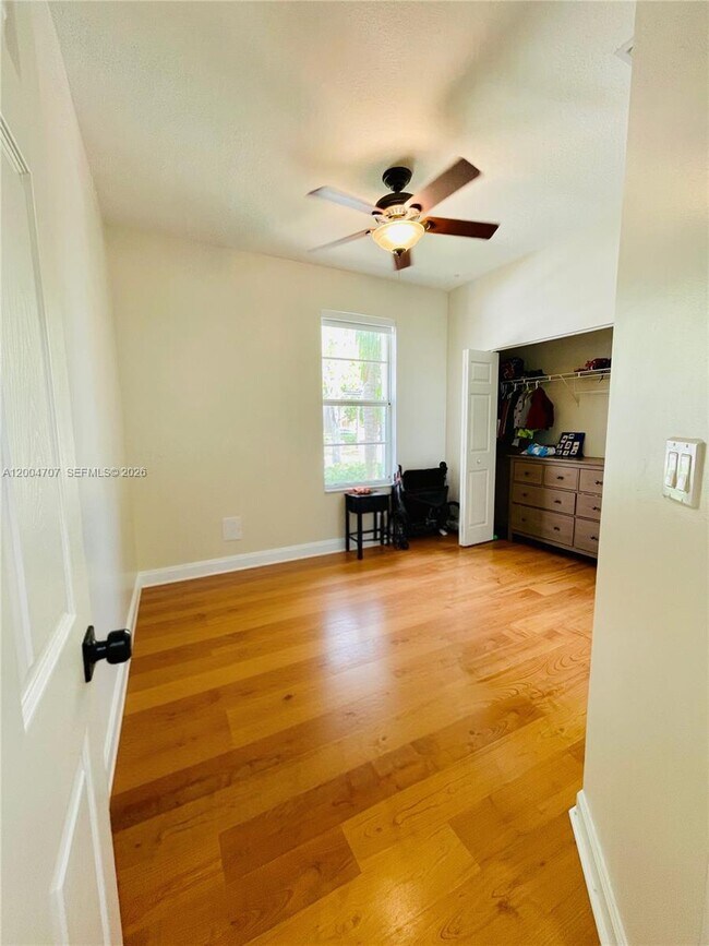 Building Photo - 4006 NE 20th St