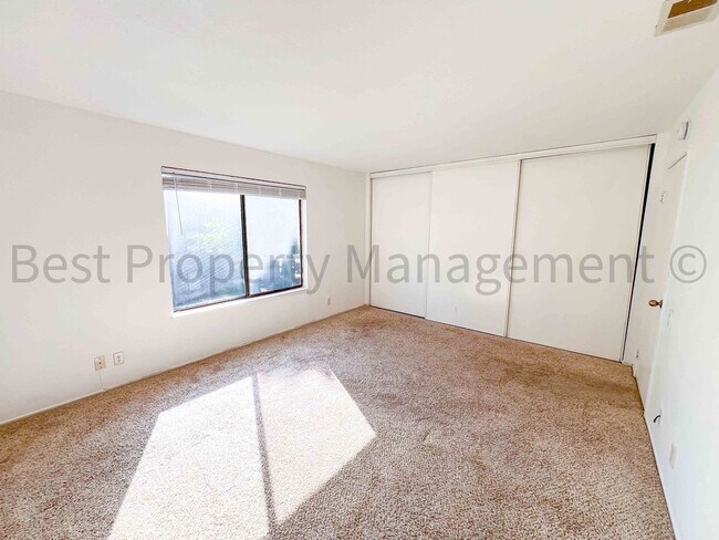 Building Photo - Perfect Shape Warm Springs Condo next to J...