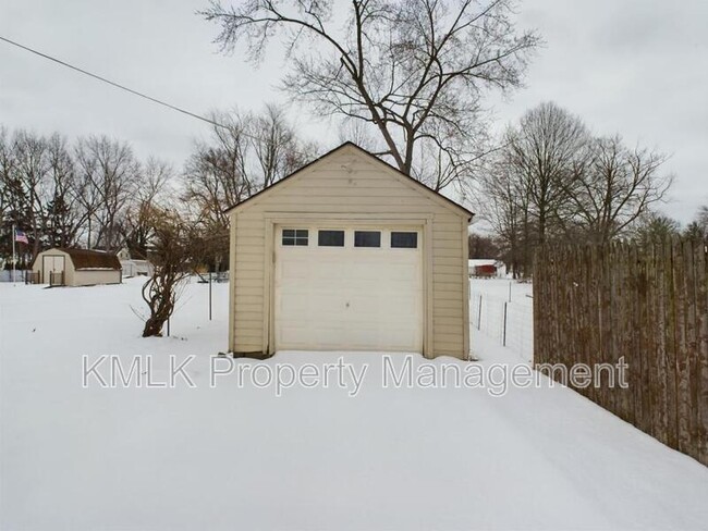 Building Photo - 805 Willard Ave SE