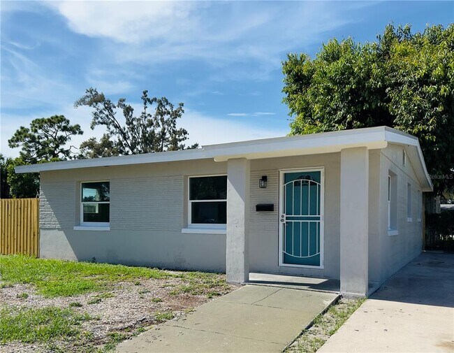 Primary Photo - 3235 Oakley Ave S