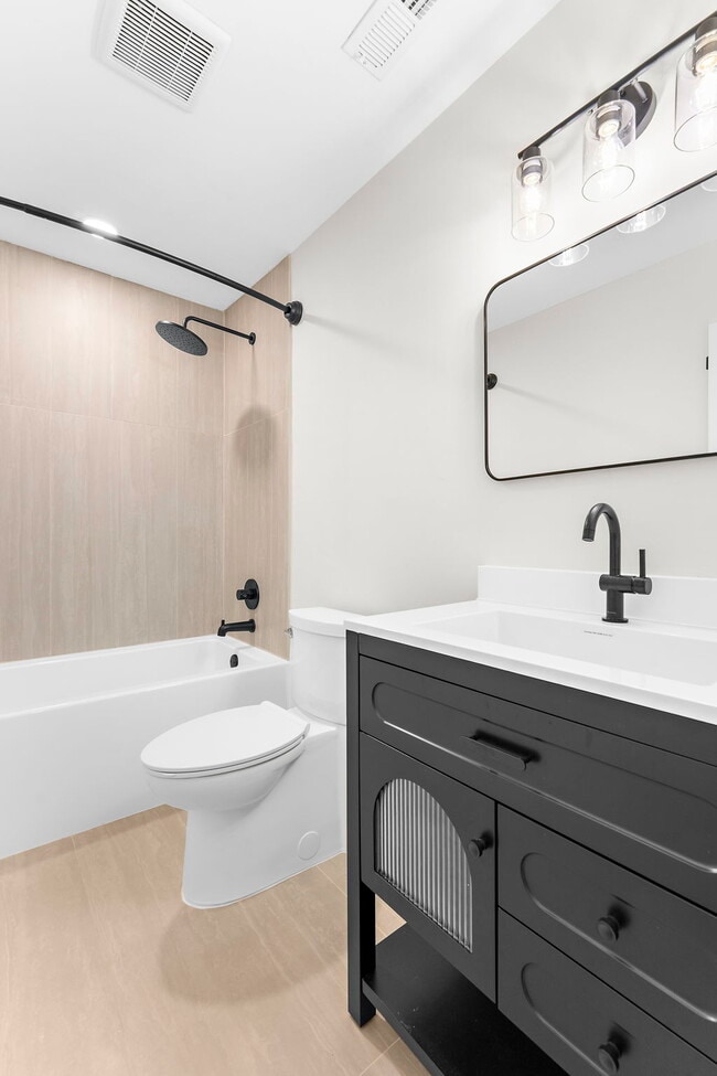 Building Photo - 706 Nora Ln