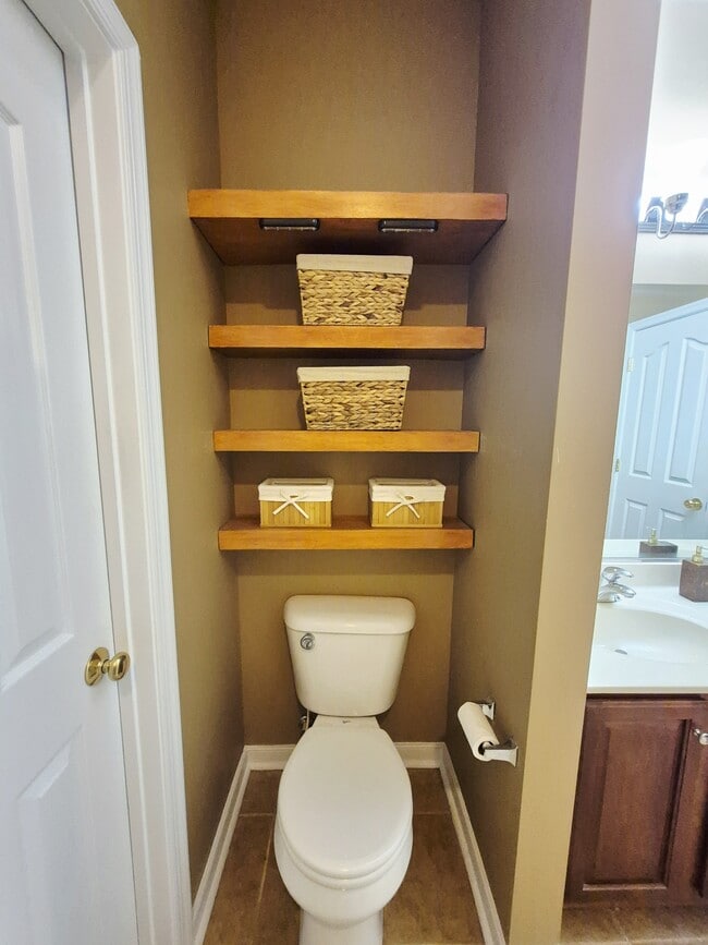 Building Photo - 1563 Providence Knoll Dr