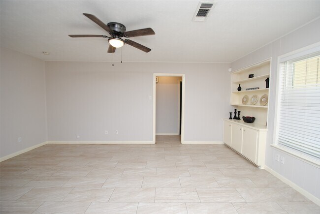 Building Photo - 10659 Northbrook Dr