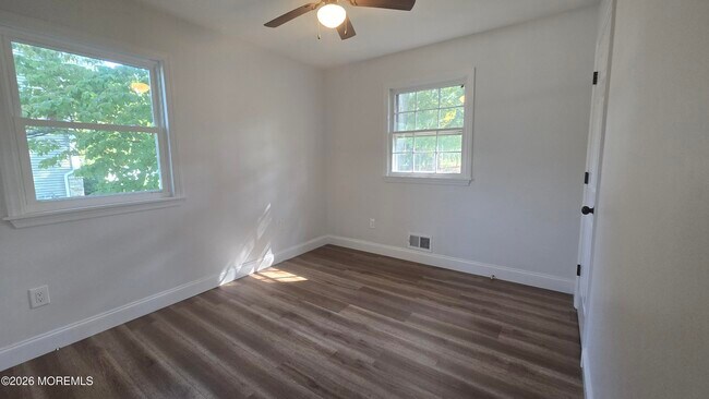 Building Photo - 8 Oak Leaf Ln
