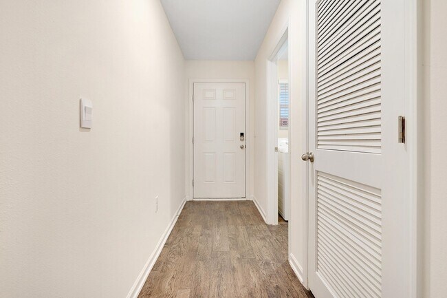 Building Photo - 22 Caminha Rd