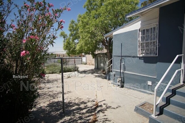 Building Photo - 2114 Tremont Ave