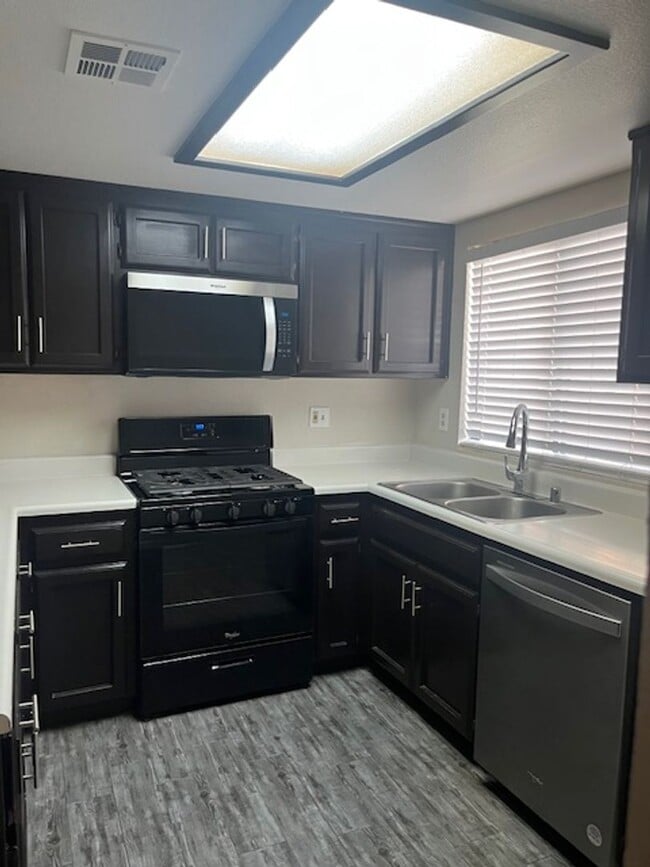 Building Photo - HW-817