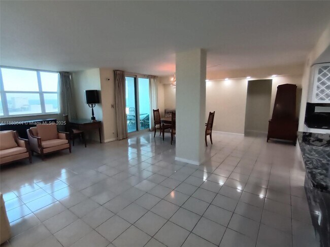 Building Photo - 1410 S Ocean Dr