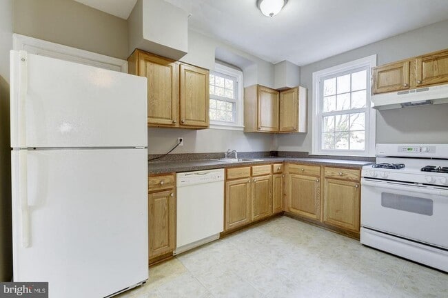 Building Photo - 4307 Fessenden St NW