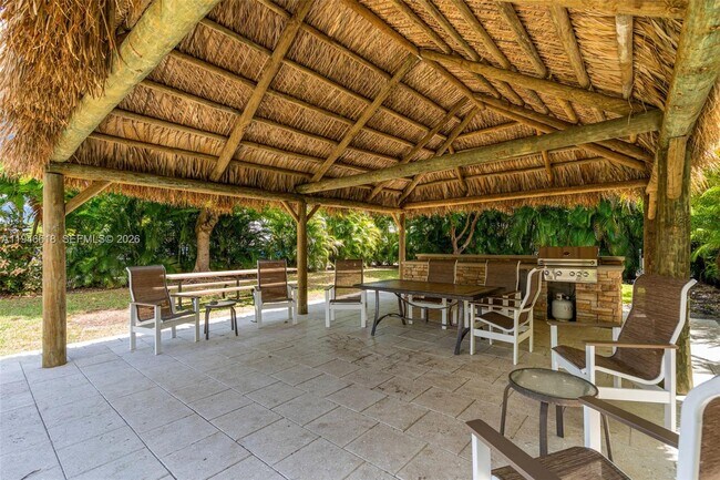 Building Photo - 3121 NE 51st St