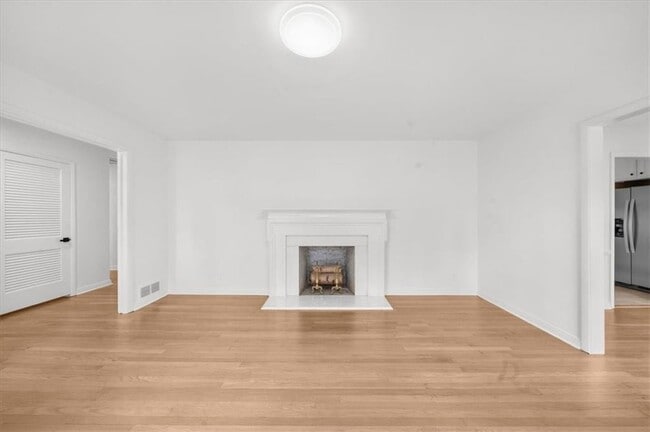 Building Photo - 4890 High Point Rd NE