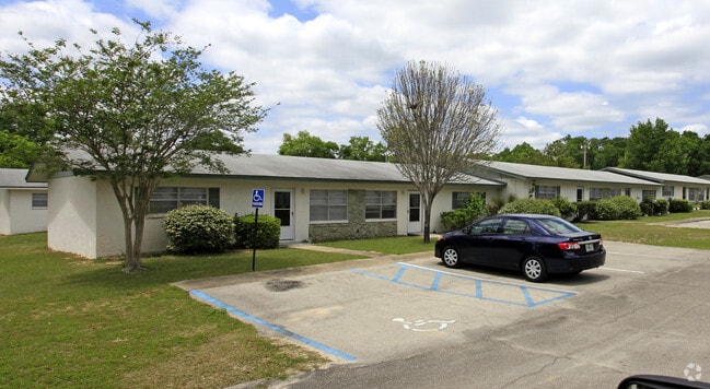 Primary Photo - Oakridge Townhouses