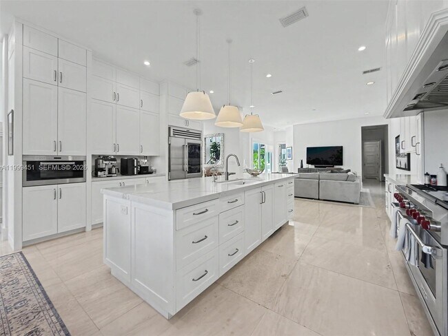 Building Photo - 13689 Deering Bay Dr