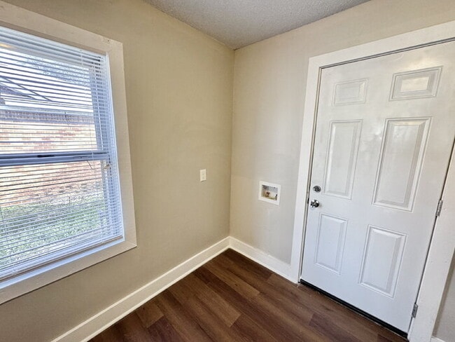 Building Photo - 2071 Hubert Ave