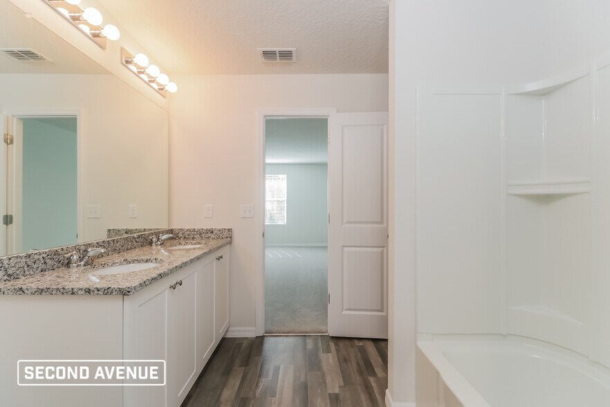 Building Photo - 9640 N Gaillardia Way