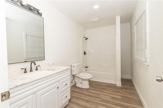 Building Photo - 59086 Dogwood Ln