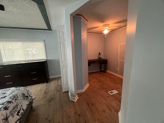 Building Photo - The absolute cutest rental you'll see - 2/2 mobile home in Davie 55+ community