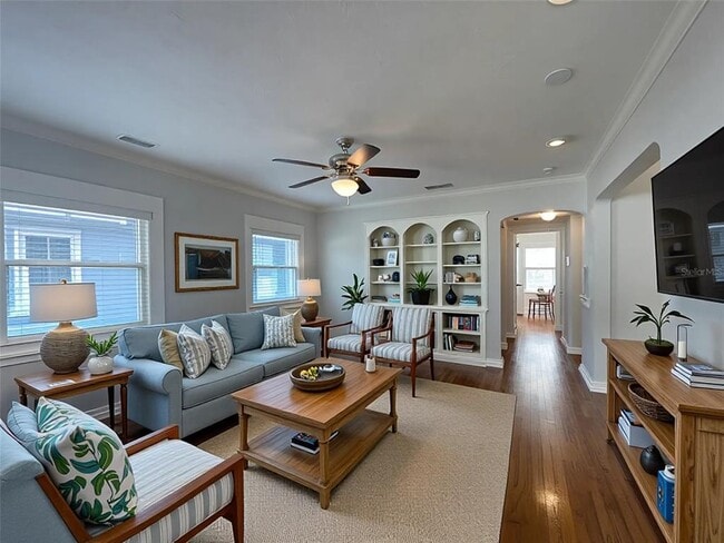 Building Photo - 303 S Audubon Ave