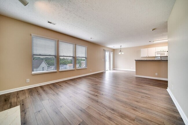 Building Photo - 102 Wagon Ct