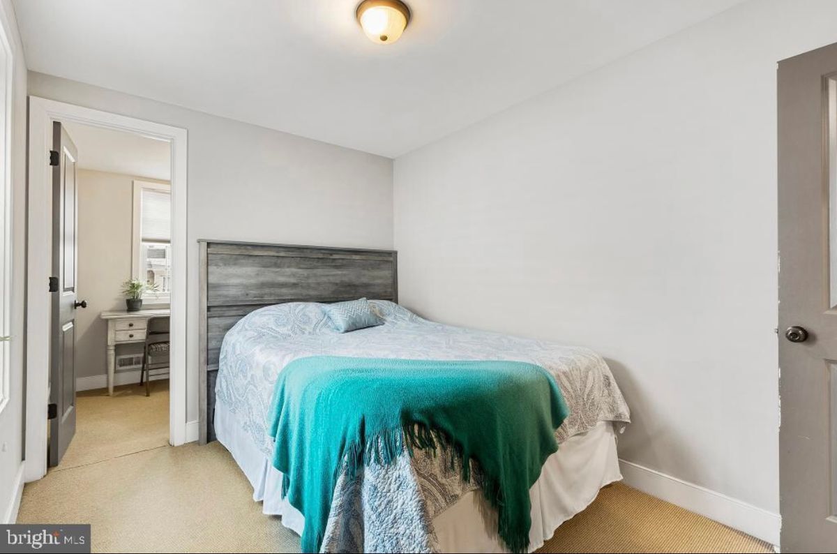 Building Photo - 2427 E Boston St