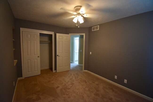 Building Photo - Modern 3 Bedroom 4 Bathroom Bellevue Home!