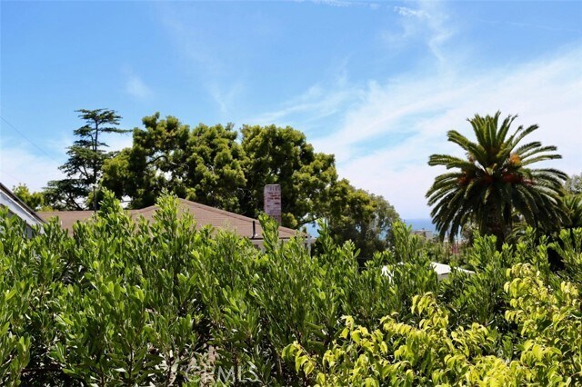 Building Photo - 460 St Ann's Dr