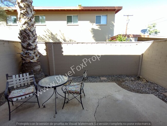 Building Photo - Two Story Townhome, 3 Bed and 1 1/2 Bath