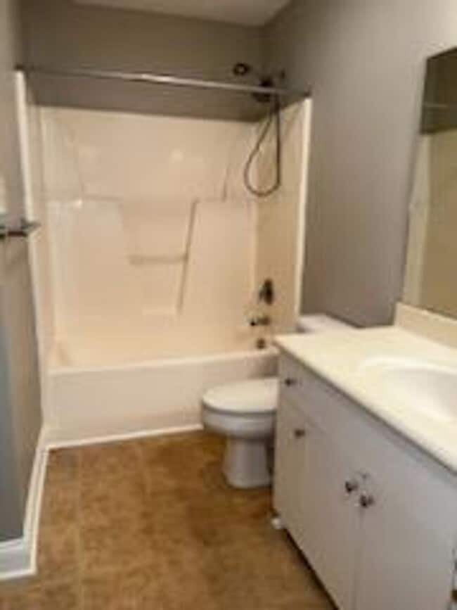 Building Photo - 3 BR Close to Bosch, Downtown, Shopping!