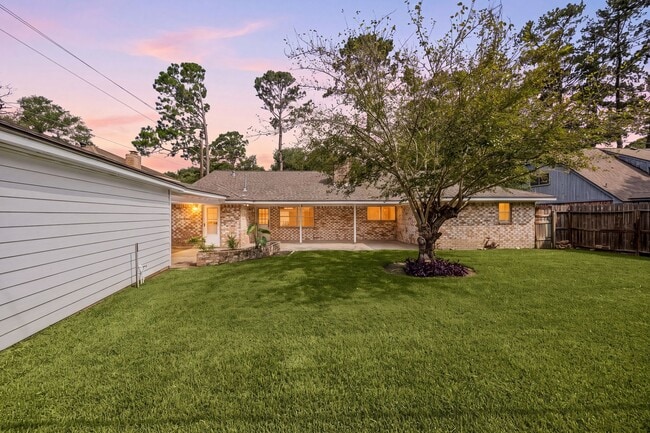 Building Photo - 5923 Pebble Springs Dr