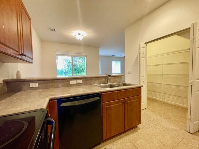 Building Photo - 2563 Stockbridge Square SW