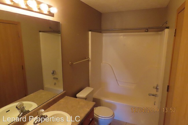 Building Photo - 4425-4427 W La Siesta St