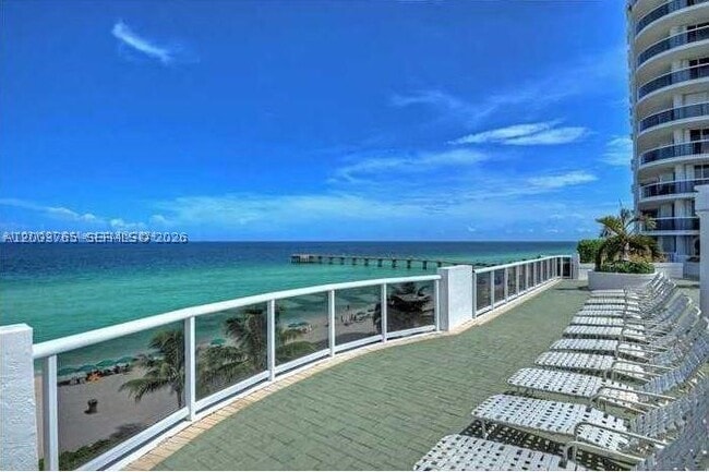 Building Photo - 16711 Collins Ave