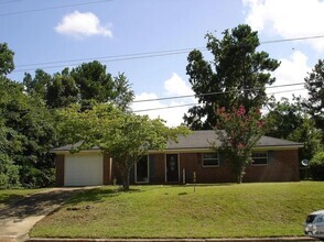 Building Photo - 3/2 House in Eastgate