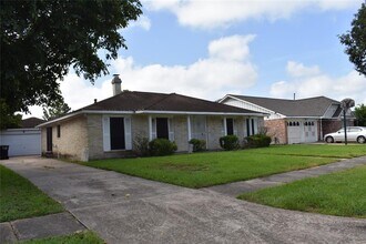Building Photo - 10427 Huntington Wood Dr