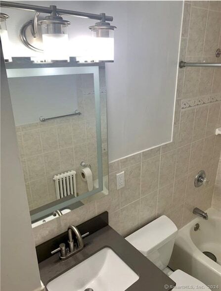 Building Photo - 1070 E Main St