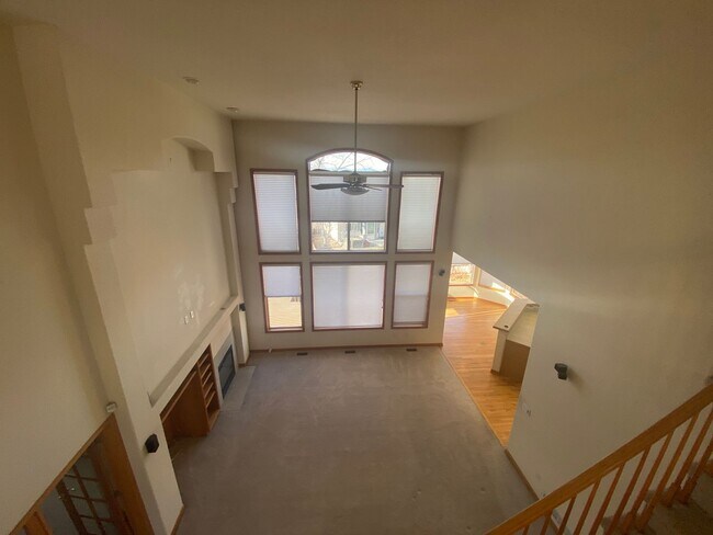 Building Photo - Large Home in Piney Creek