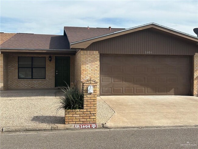 Primary Photo - 1604 W Gastel Cir