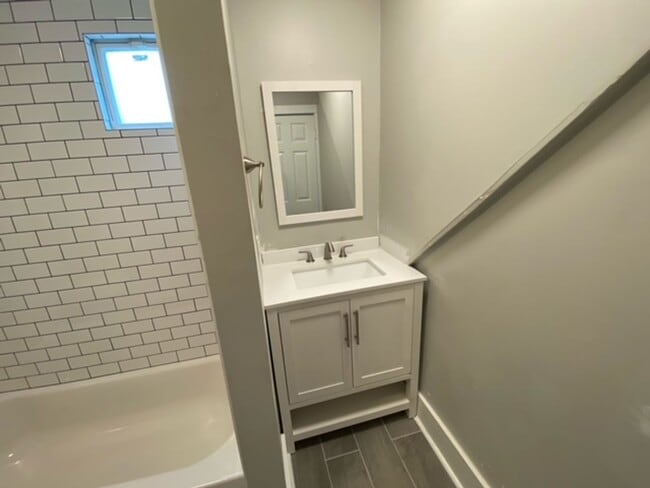 Building Photo - Fully Remodeled 3 Bed 1 Bath!!