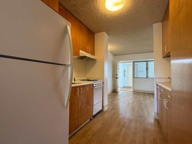 Building Photo - One bed, one bath, one assigned parking at Westview Plaza